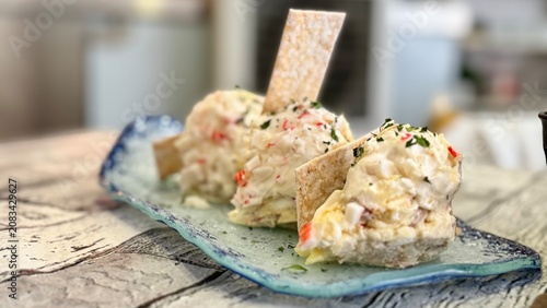 Foto Gourmet Serving of Spanish Potato Salad Ensaladilla Rusa Garnish with Crackers S