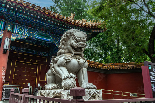 Canvastavla A stone sculpture of a guardian lion at the entrance to Jingshan Imperial Park i