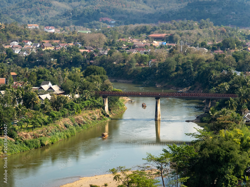 Obraz premium Bridge over Nam Khan River in Luang Prabang, Laos