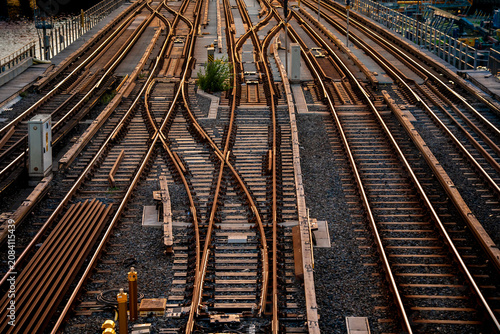 Quadro su tela railway tracks and junction with switches and different paths leading into the d