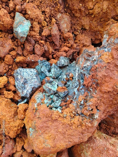 Quadro su tela Fragmented high-grade nickel ore chunks showing dark green garnierite silicates