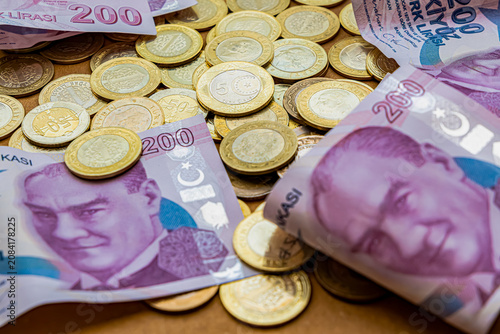 Close-up view of Turkish lira banknotes and coins arranged as a financial background. Ideal for illustrating concepts such as economy, inflation, savings, investment and business in Türkiye.