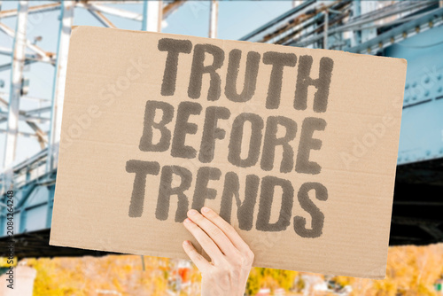 Quadro su tela "Truth before trends" Authenticity matters more than viral content