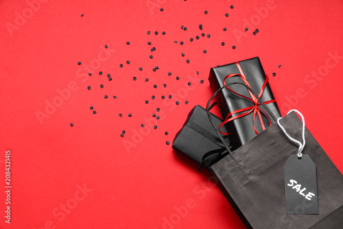 Shopping bag with gift boxe...