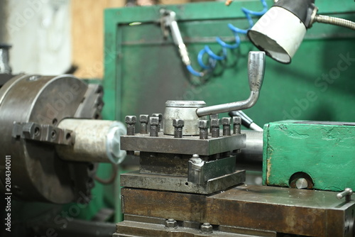Tableau sur toile A lathe is located in the production workshop