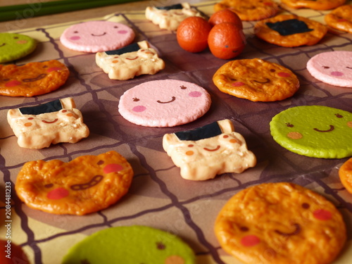 Obraz na płótnie 「にこせんべいあそび」
せんべいの模造品で遊ぶゲーム