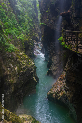 Foto Natural scenery of the Jianshi Geocentric Valley Scenic Area in Enshi, Hubei, Ch