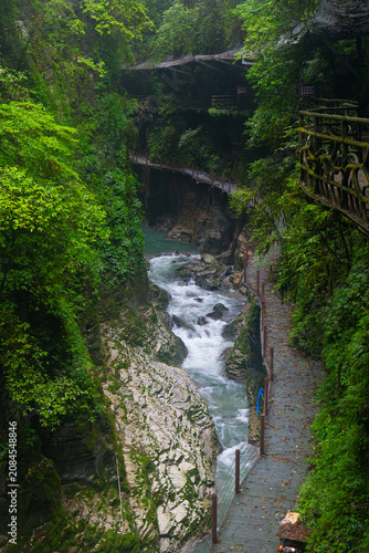 Foto Natural scenery of the Jianshi Geocentric Valley Scenic Area in Enshi, Hubei, Ch