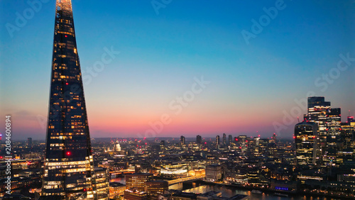 Photography The shard tower dominating london city skyline at twilight