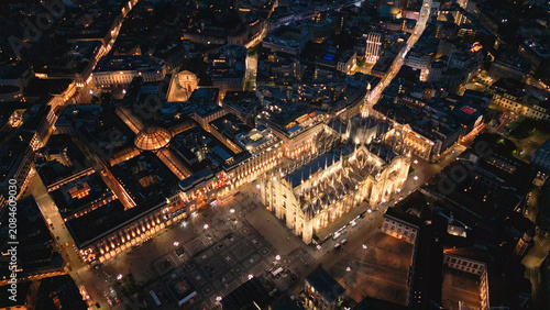 Photos Duomo di milano square illuminated at night aerial view