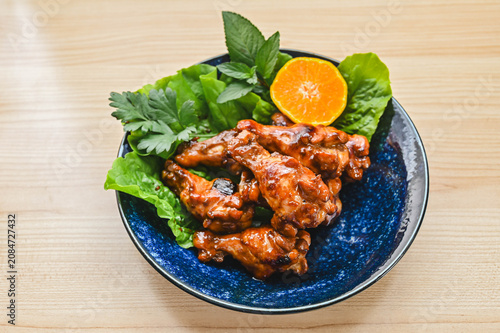 ジューシーな鶏手羽元の照り焼き