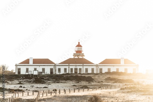 Fotografía Historic white coastal building with central cupola and low wings on sand dunes,