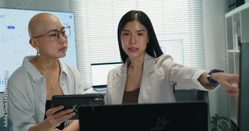 Professional coworkers engaged in conversation and brainstorming ideas. Focused on corporate partnership, teamwork, and project development in an indoor office.