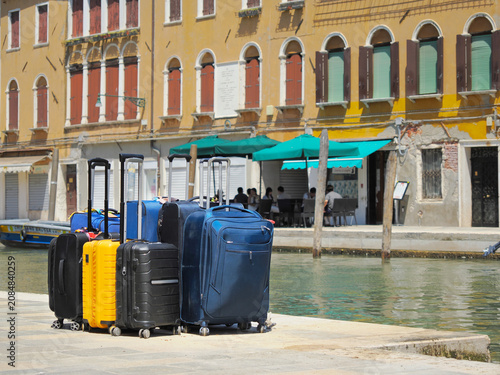Foto Luggage by canal in Venice Italy