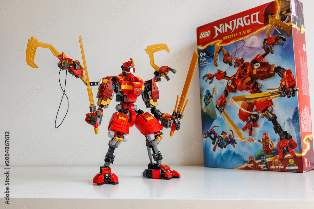 Obraz premium LEGO NINJAGO Kai's Ninja Climber Mech 71812 construction set displayed with box editorial