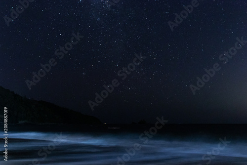 Foto Milky Way Over a Coastal Headland at Night