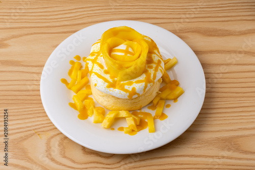 Dessert aux crêpes à la mangue