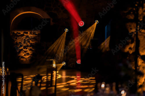 Foto Professional concert lighting illuminating historic reception hall before evenin