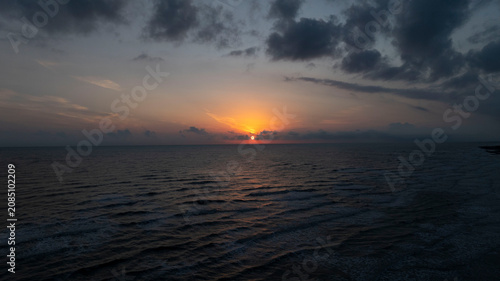 Tableau sur toile sunrise over caspian sea