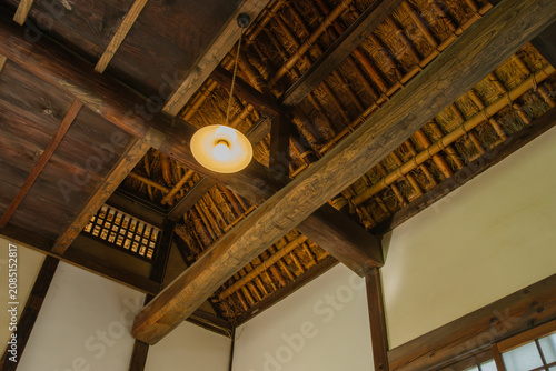 屋根裏と明り