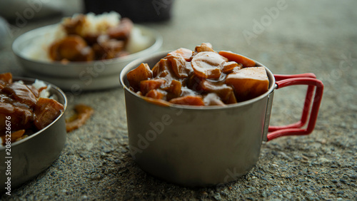 Photos 登山用カップに盛られたカレーライス