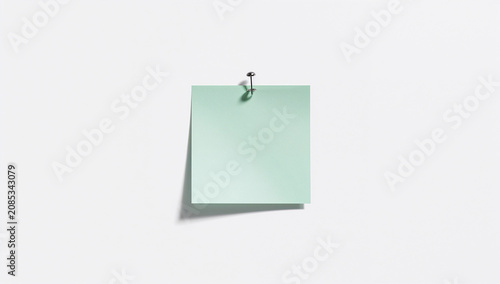 白いボードにシルバーの金属ピンで留められたミントグリーンの付箋