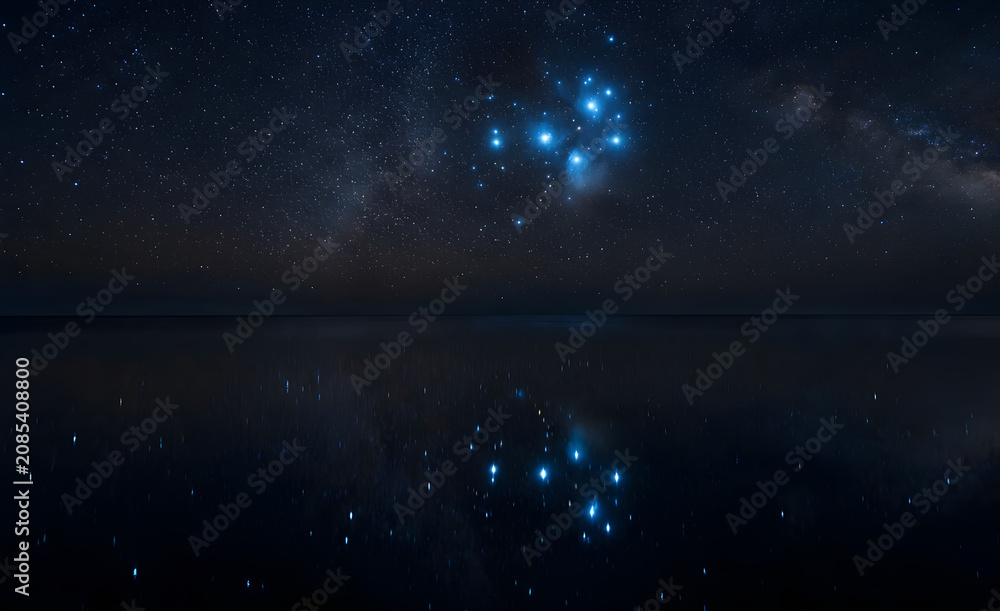 Fototapeta premium ( night sky with stars ) Gazing at Matariki: Dawn of a New Beginning (Perfect for highlighting the Pleiades star cluster and Maori New Year themes).