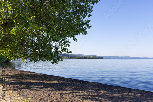 Foto A view of Lake Bolsena, Umbria, Italy