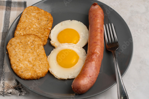 Obraz na płótnie fried eggs  with kielbasa and  hash browns
