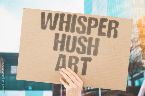 Foto "Whisper hush art" Museum visits demand a quiet reverence