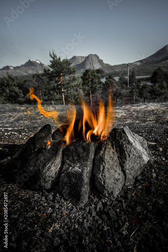 Lagerfeuer in skandianvischer Wildnis
