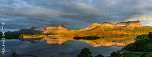 Mitternachtssonne am Efjord in Norwegen bei Narvik