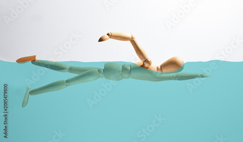 How to do Frontcrawl- Freestyle Swimming illustraded with Artists Mannequin single figure