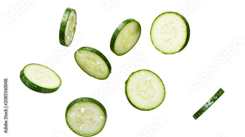 Foto Fresh cucumber slices falling and scattered