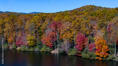 Obraz na plátne Aerial View Of The Changing Of The Leaves In The North Carolina Mountains