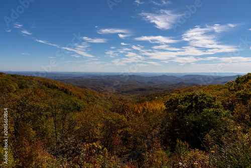 Fotografija Aerial View Of The Changing Of The Leaves In The North Carolina Mountains