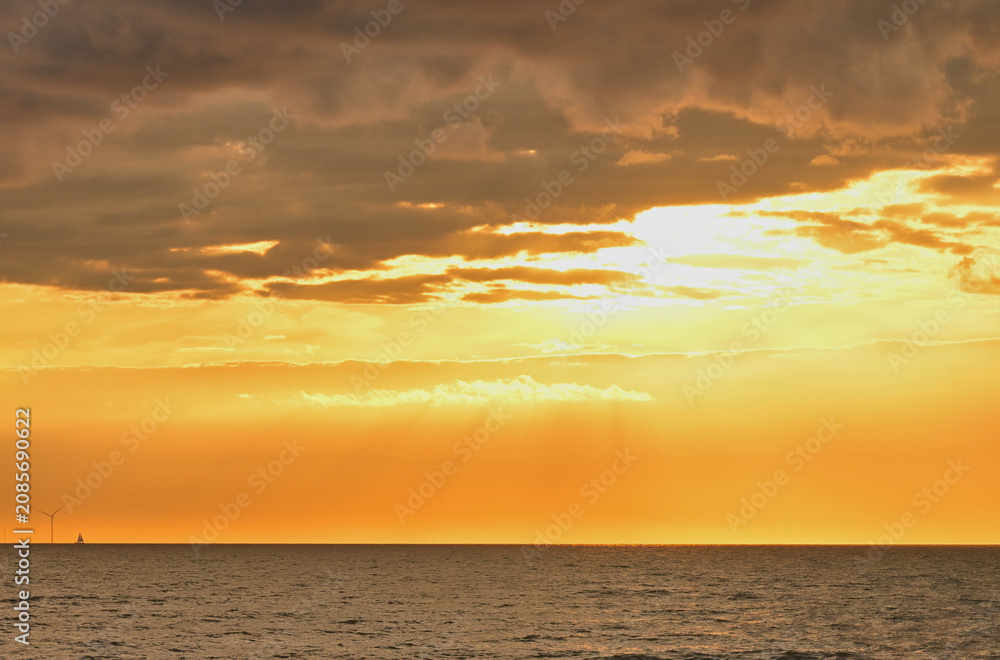 Obraz premium Golden clouds at Zandvoort during sunset, with soft warm tones and textured sky gradients ideal for calm atmospheric designs.