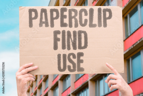 фотографія "Paperclip find use" Small tools create order in life