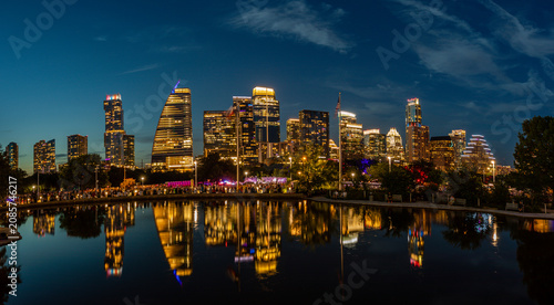 Schilderij op canvas Austin skyline at night reflecting off Lady Bird Lake.