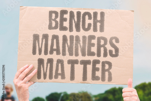 Foto "Bench manners matter" Public seating requires mutual respect