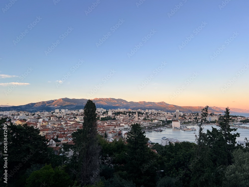 Obraz premium sunset over city