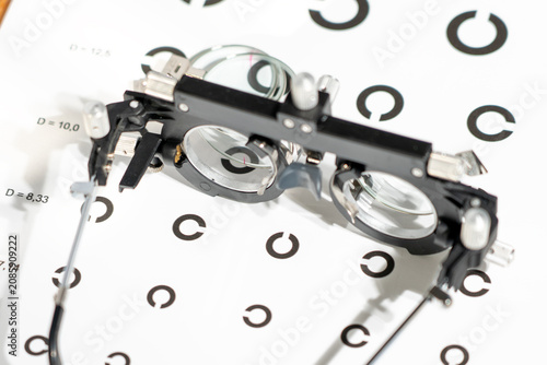 Tableau sur toile Close-up of a magnifying device on a vision chart