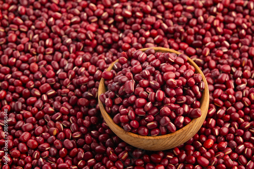 Obraz na plátně Close up Uncooked Azuki bean in wooden bowl.Japanese red beans.
