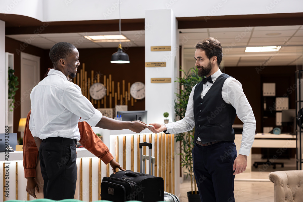 Φωτογραφία Cash tips are handed to bellboy for luxury concierge service after assistance with suitcases, showing gratitude and hospitality tipping culture