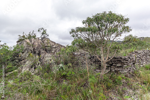 Konstfotografi muro de pedra na cidade de Grão Mogol, Estado de Minas Gerais, Brasil