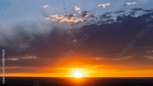 Konstfotografi Sunset over the Rio Grande Valley prior to the 250th birthday of the USA celebration near Albuquerque New Mexico