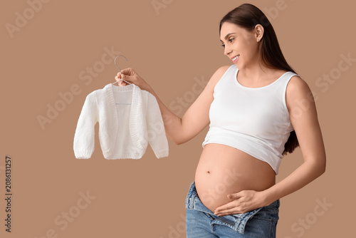 Young pregnant woman with b...