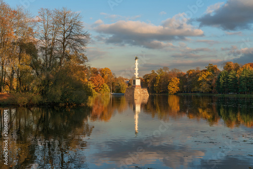 Quadro su tela The Chesme Column in the center of the Great Pond in the Catherine Park of Tsars