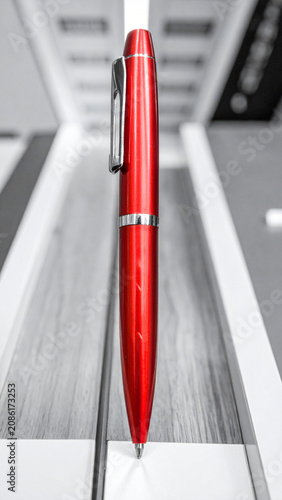 modern red pen