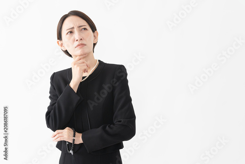 Tableau sur toile 喪服を着た女性　葬儀イメージ
